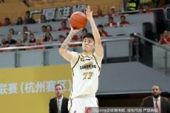 張鎮(zhèn)麟CBA生涯首次無緣總決賽，前四年1亞3冠遺憾止步