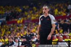 京晉裁判引爭議 丁佳寧直言：好裁判吹歐冠，塞給我們的水平太差