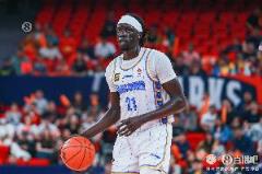 奧莫特半場高效轟下19分，壓哨三分+罰球8中8驚艷全場