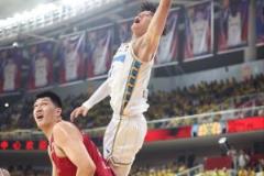 籃協(xié)承認誤判：曾凡博受傷犯規(guī)符合違體犯規(guī)C2條款