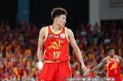 狀態(tài)爆發(fā)！孫銘徽18投11中砍下28分9籃板2助攻3搶斷1封蓋零失誤
