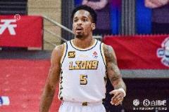 布朗首節(jié)三分5中1卻砍12分2板2助 罰球7中5展現殺傷力