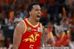 半場神勇！小巴里-布朗6中5&三分4中3狂砍19分3板5助！