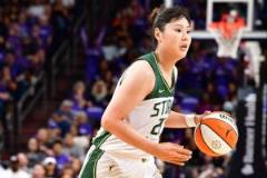 李月汝首秀亮眼 球隊(duì)5分4板4助領(lǐng)跑賽場(chǎng)