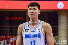 范子銘半場表現(xiàn)低迷：6投2中得4分，2失誤3犯規(guī)正負(fù)值-7