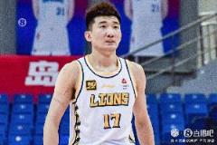 孫銘徽半場(chǎng)表現(xiàn)低迷，5分1板6助1斷引爭(zhēng)議