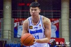 范子銘10中5僅得10分3板，兩次失誤五次犯規(guī)令人失望