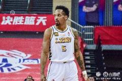 巴里-布朗首節(jié)高效表現(xiàn)貢獻(xiàn)10分2板1助1斷