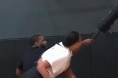 坎貝奇這身板，放在籃球界是獨(dú)一份