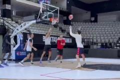 申京打半場充分展示運控技術(shù)，這是想打后衛(wèi)了？