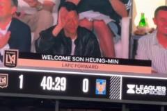 球場宣洛杉磯FC主場大屏幕寫著:歡迎孫興慜！洛杉磯FC前鋒