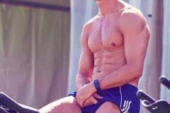 8塊腹肌+大腿青筋明顯！40歲C羅曬健身照，身材太炸裂了