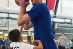 又在摧毀別人的籃球夢(mèng)弗拉格參加活動(dòng)肆意暴扣“狂扁小朋友”