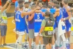 這下可真重?。∽帜父缳惽耙话驼坪袅岁犛训暮竽X勺