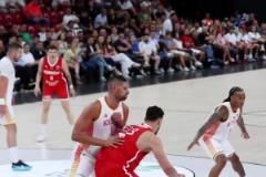 大屁股開路！申京低位坐打武切維奇強硬勾手命中