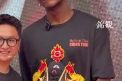 中國(guó)行第二站抵達(dá)成都愛(ài)德華茲：我很期待去看大熊貓、吃火鍋