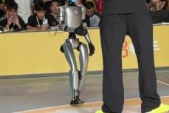 小卡：你是機器人，那我是誰？