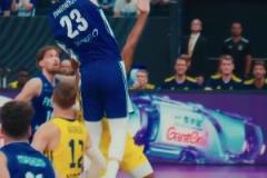 7尺小前鋒！2米13的馬爾卡寧突破隔扣誰擋得住啊