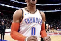 最后這個(gè)扭屁股是什么意思？球員底角空位沒接到傳球，然后……