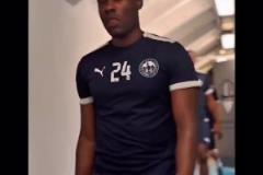 鄺兆鐳收獲小球迷！來(lái)看看他與萊里達(dá)隊(duì)友的融洽互動(dòng)！