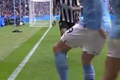 對手要哭了！哈蘭德瘋狂造角名場面！