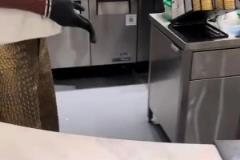 當(dāng)你的服務(wù)員長(zhǎng)得很像SGA！不對(duì)，這就是本人！