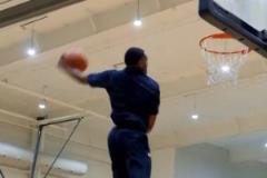 不止有速度?？怂褂柧殸I，在小球員面前展示空接大風車暴扣！