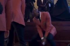 打上癮了詹姆斯韋德波什重聚，結(jié)果研究起了高爾夫空氣揮桿~