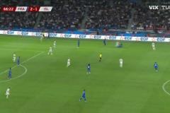 太魯莽了！！瓊阿梅尼放鏟正中對(duì)方小腿，裁判出示紅牌