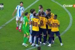 阿根廷十人作戰(zhàn)！奧塔門(mén)迪背后推人破壞單刀，主裁判將其紅牌罰下