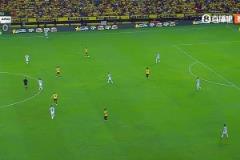 小伙毛糙！馬斯坦托諾險(xiǎn)些送禮，厄瓜多爾單刀機(jī)會(huì)被大馬丁撲出！