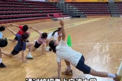 小寶，你買球隊的時候，能不能把我也買過去，我給你撿球！