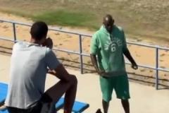 下賽季繼續(xù)進(jìn)化嗎文班亞馬曬休賽期接受狼王加內(nèi)特的指導(dǎo)