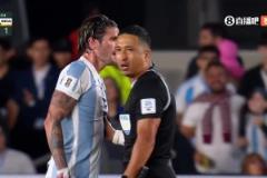 巴西和阿根廷干起來(lái)了??德保羅怒瞪拉菲尼亞，維尼喋喋不休！