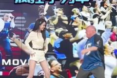 女主播辰辰：今日主線任務(wù)是學(xué)習(xí)跳舞森林狼大叔太有激情了