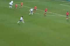 世界波達(dá)人！恩瓦內(nèi)里在英格蘭U21比賽上演精彩兜射破門