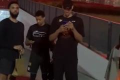 貝茲利打車聽不懂中文，一臉MB。