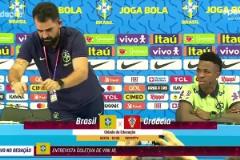 從巴西隊(duì)扔下小貓的那一刻，小貓：我敲你馬，詛咒你輸球