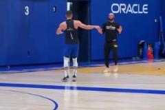 傳奇耐殺王！倒下了！塔圖姆慘遭小薩墊腳，90度崴腳痛苦倒地！