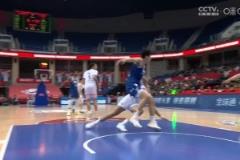 上強(qiáng)度了??！小胖洛夫頓與楊瀚森卡位肉搏 激烈對抗雙雙倒地！