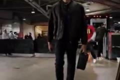 濃眉今日入場霸氣味十足啊！