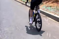 網(wǎng)友：王大雷，把你自行車丟了行不行