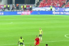 場(chǎng)邊慢動(dòng)作看王玉棟穿襠過人，小伙子是真敢做動(dòng)作