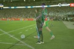 NO！大馬丁花式顛球引起斯卡洛尼不滿，后者連連搖手指