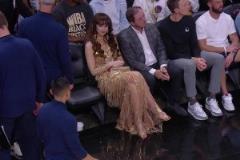 熱火勇士場邊，公主一樣的觀眾火了，這美女是誰？