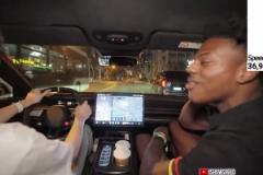 他真喜歡?。考卓焊缰鲃?dòng)要求聽大張偉的《陽光彩虹小白馬》