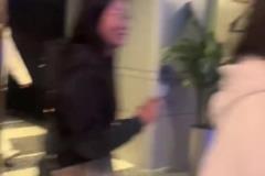 不是，一個男的怎么身上掛了這么多女的？