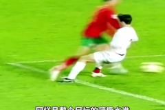 這可能是C羅職業(yè)生涯最風(fēng)騷的一次過人！阿什利科爾直接被晃倒！