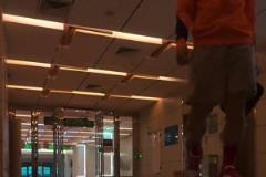 泰山隊球員謝文能跟隨球隊重返家鄉(xiāng)，受到了當(dāng)?shù)厍蛎缘臒崆闅g迎