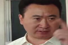 王健林當(dāng)年更衣室霸氣布置戰(zhàn)術(shù)！勝利的原因就是逼迫式打法！